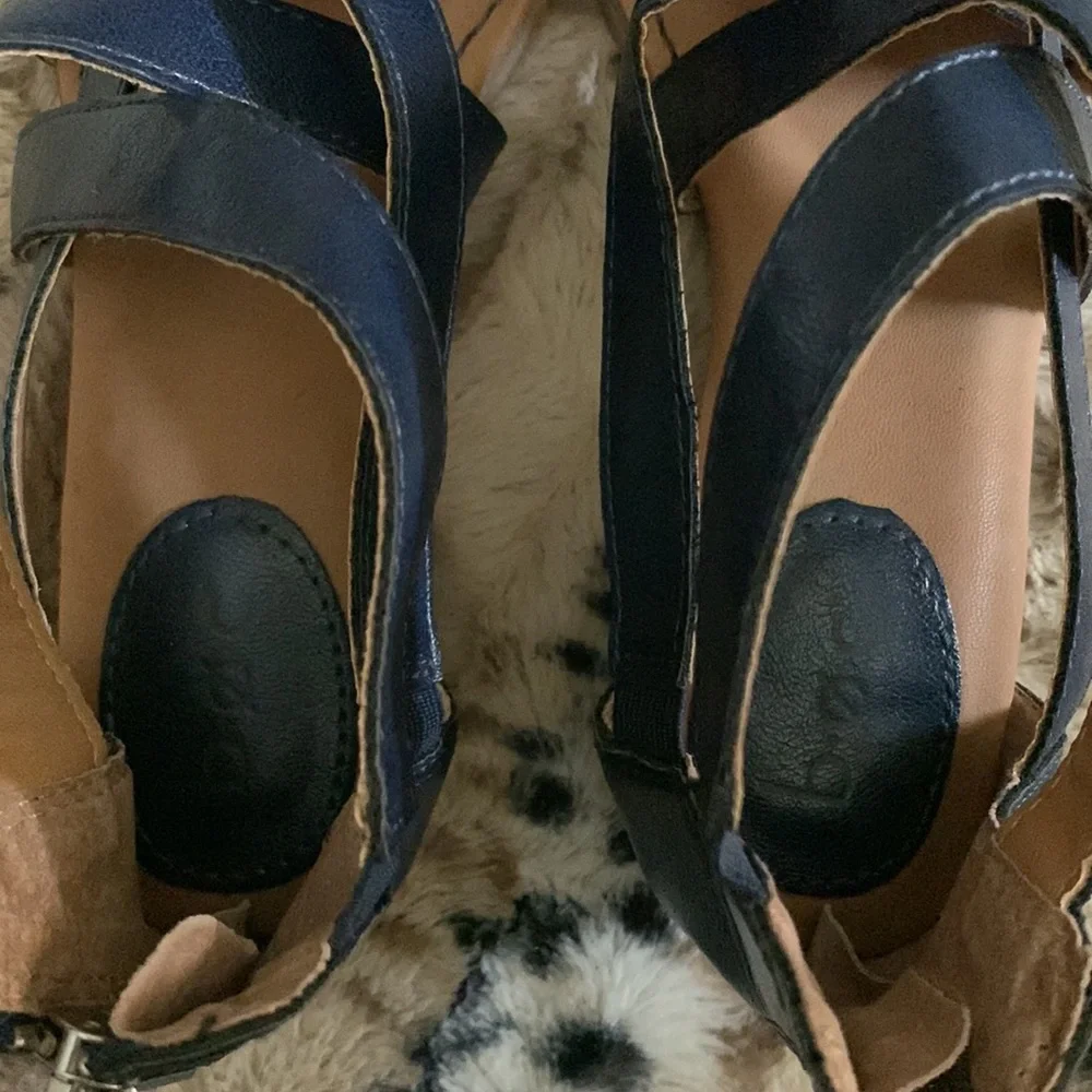 BORN B.O.C. Criss-Cross Strap Sandals / Heels — 6 - Picture 6 of 10